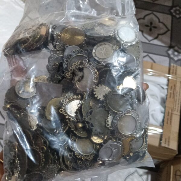 Bezel Antic Pendent / Min.Qty-12 Pkt