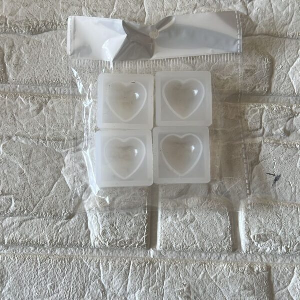 Heart locket 4 pcs set mould 3.3x3.3cm Min qty 12pcs..PO.