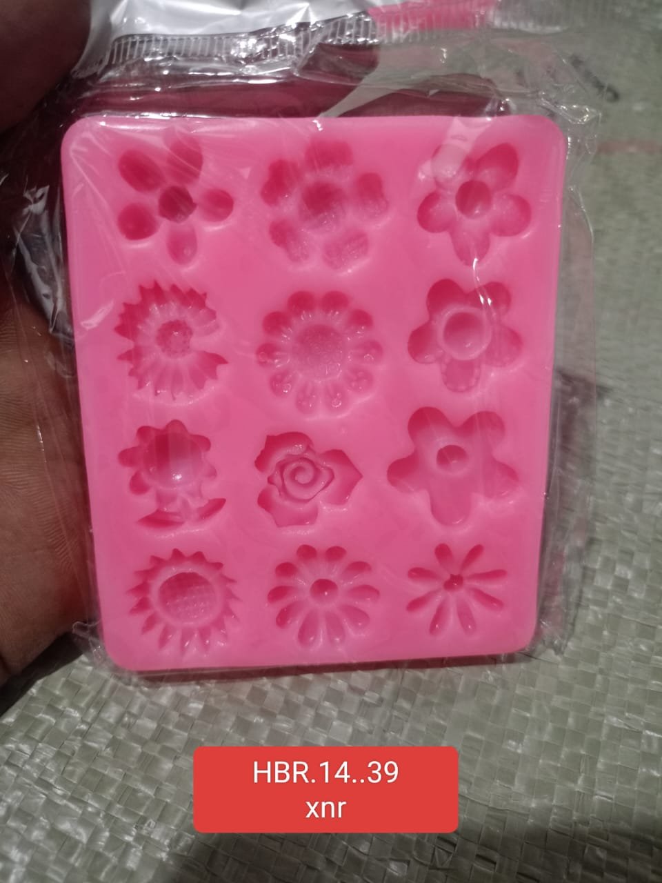 HBR35A-39 HBR35A-39 12 Cavity pink Flower mould - Image 1