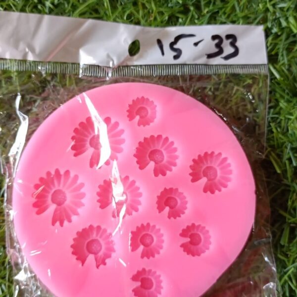 White 11 cavity flower size-9.5*9.5*1cm QTy-min 12 pcs