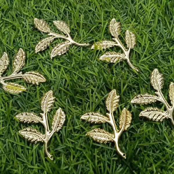 metal leafs gold small  4 petals
