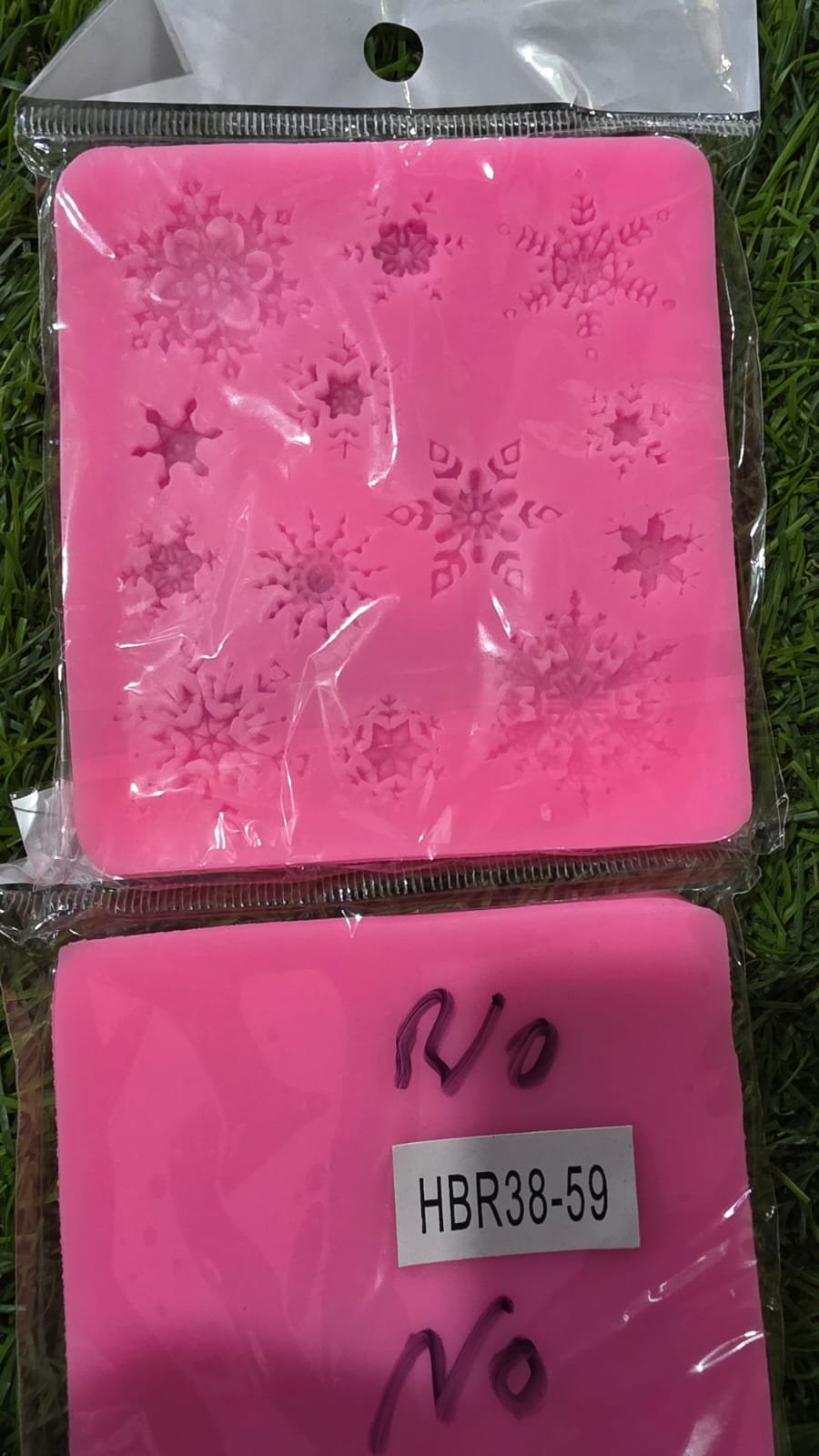 WhatsApp Image 2025-09-05 at 1.38.20 PM HBR 38-59 Christmas Snow Mould - Image 1